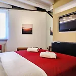 Carducci Chic Apartment- Верона