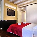 Carducci Chic Apartment- Апартаменты *
