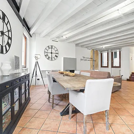 Apartment Carducci Chic Apartment- Verona
