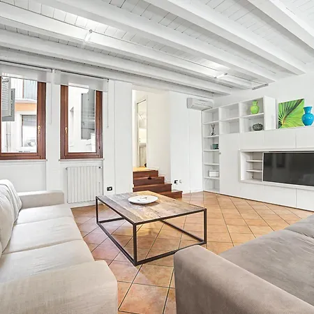 Carducci Chic Apartment- Apartment *