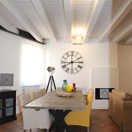 Carducci Chic Apartment- דירה *