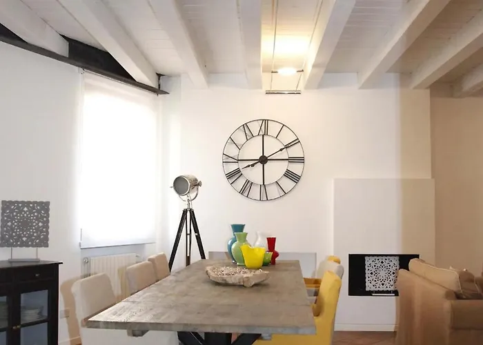 Carducci Chic Apartment- Apartman *