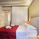Carducci Chic Apartment- Apartment