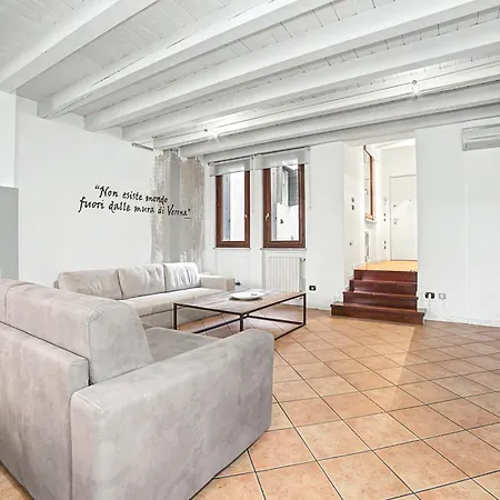 Carducci Chic Apartment- *